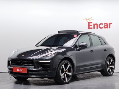 PORSCHE MACAN - 1