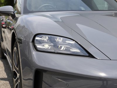 2025 Porsche TAYCAN 照片 3
