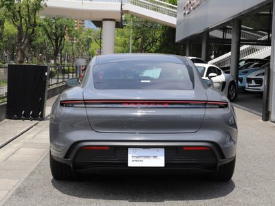 2025 Porsche TAYCAN 照片 2