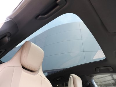 2025 Porsche TAYCAN 照片 4