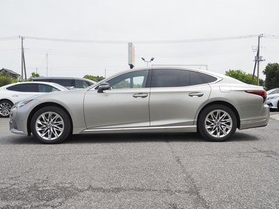 صورة 8 لـ 2023 LEXUS LS
