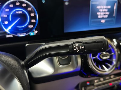 2025 Mercedes-BENZ EQB — миниатюра 16