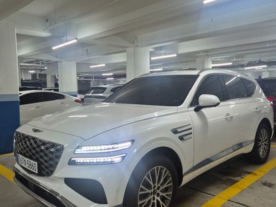 2025 Genesis GV80 photo 2
