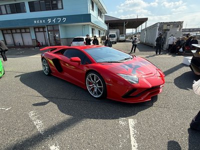 LAMBORGHINI AVENTADOR - 1