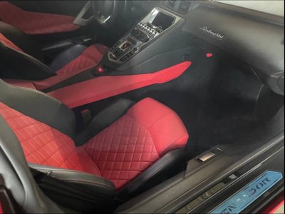 LAMBORGHINI AVENTADOR - 4