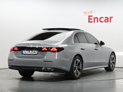 MERCEDES-BENZ E-CLASS - 4