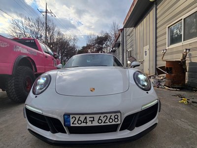 PORSCHE 911