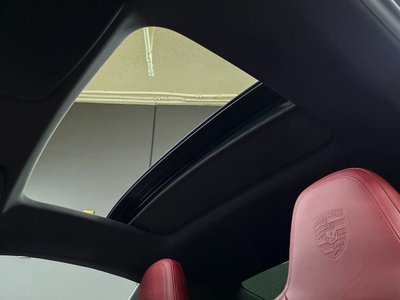 2023 Porsche 911 — миниатюра 13