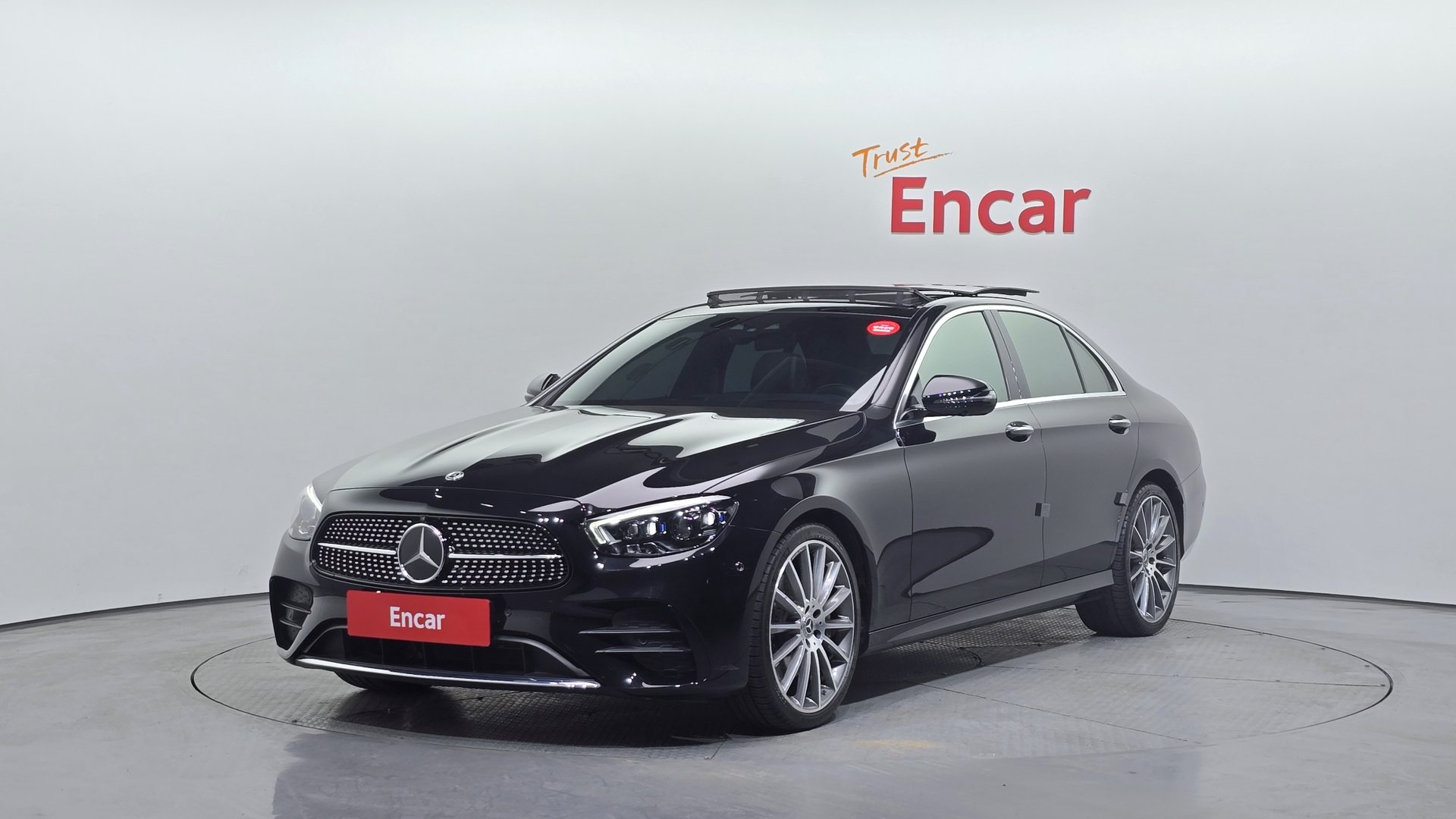 MERCEDES-BENZ E-CLASS - View 1