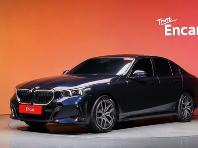 2026 BMW 5 SERIES — фото 1