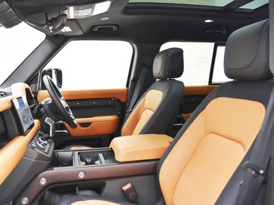 LAND ROVER DEFENDER - 9