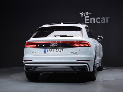 AUDI Q8 - 4