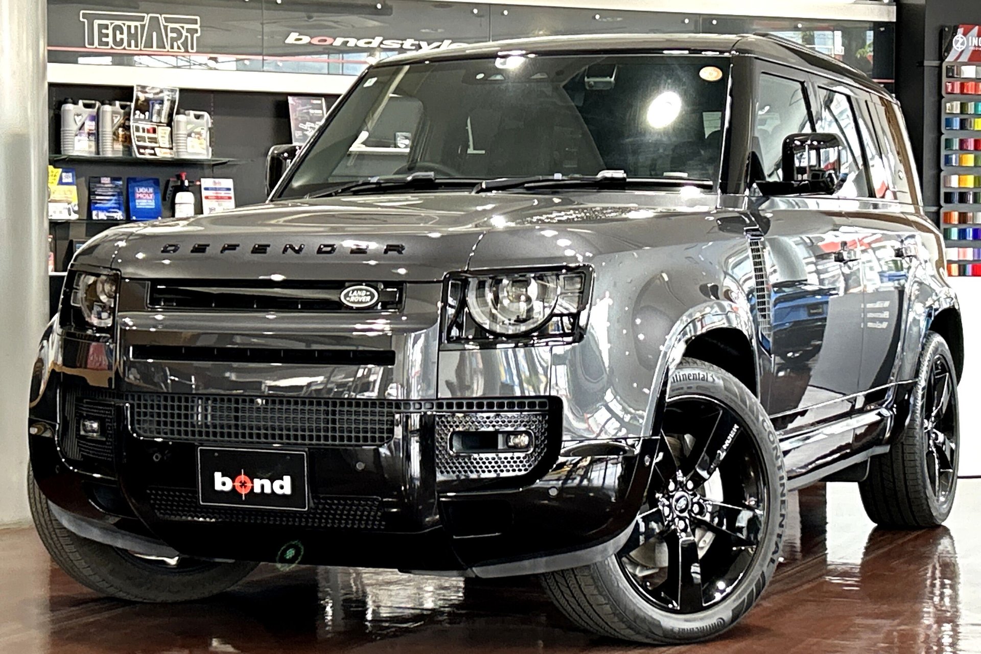 LAND ROVER DEFENDER - View 1