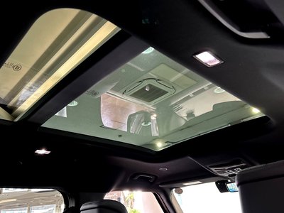 LAND ROVER DEFENDER - 4