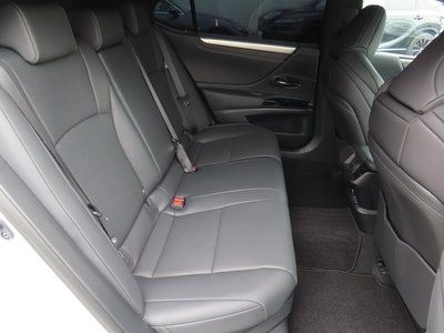 صورة مصغرة 19 لـ 2024 Lexus ES
