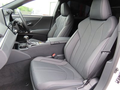 صورة مصغرة 13 لـ 2024 Lexus ES