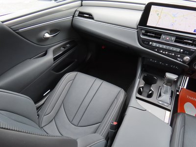 صورة مصغرة 54 لـ 2024 Lexus ES