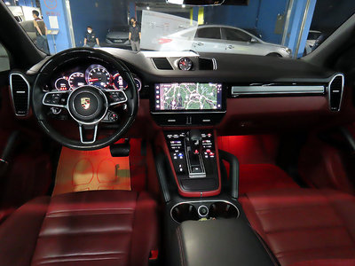 PORSCHE CAYENNE - 4