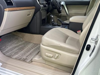 TOYOTA LAND CRUISER PRADO - 6