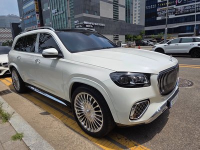 2025 Mercedes-BENZ GLS photo 2