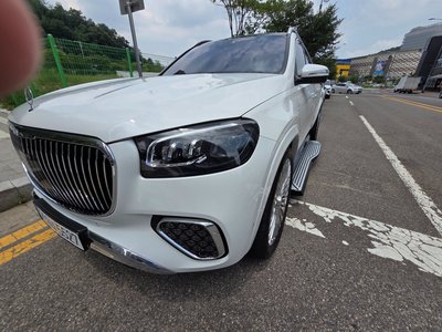 2025 Mercedes-BENZ GLS photo 3