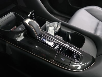 TOYOTA CROWN CROSSOVER - 9