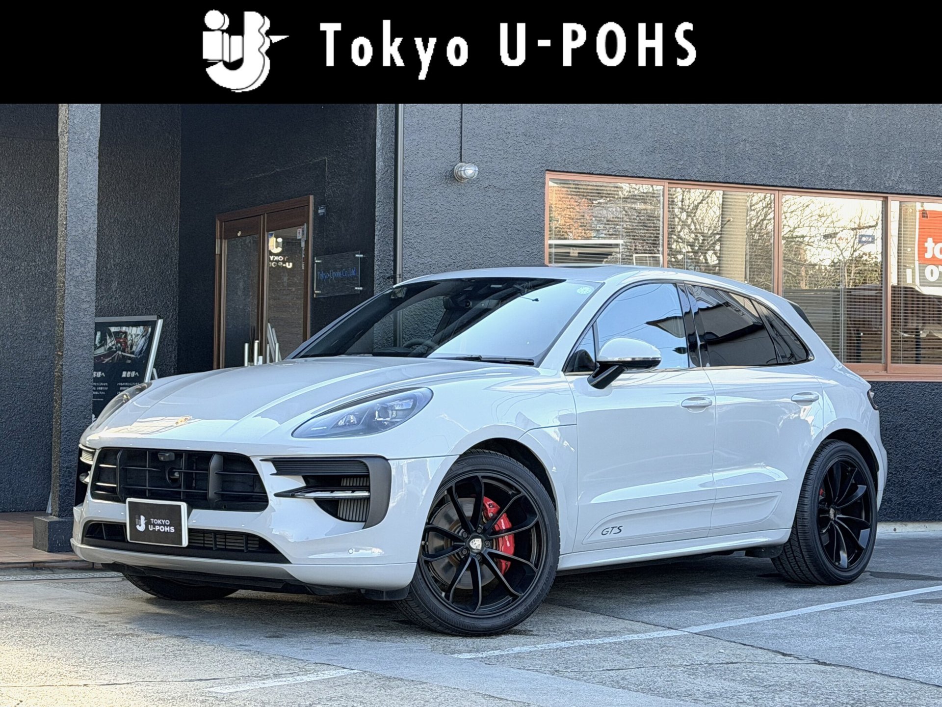 PORSCHE MACAN - View 1