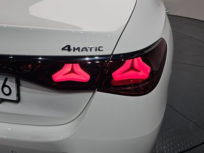 MERCEDES-BENZ E-CLASS - 10