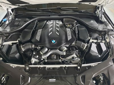 BMW 8 SERIES - 7