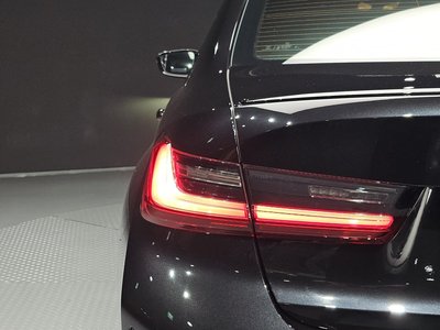 2025 BMW 3 SERIES photo 10