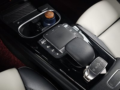 MERCEDES-BENZ CLA - 9