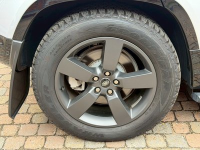 LAND ROVER DEFENDER - 9