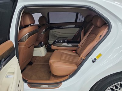 صورة 10 لـ 2020 Genesis G90