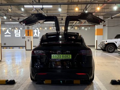 TESLA MODEL X - 8