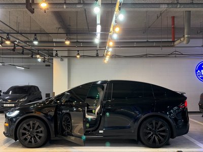 TESLA MODEL X - 5