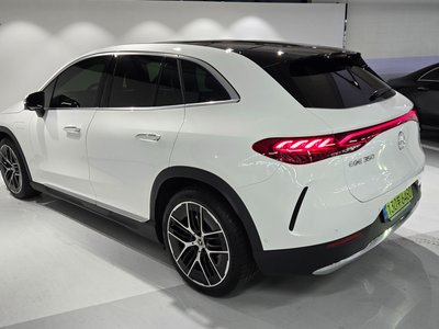 2025 Mercedes-BENZ EQE thumbnail 12