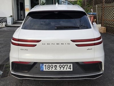 2025 Genesis GV70 photo 3