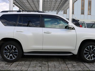 TOYOTA LAND CRUISER PRADO - 9