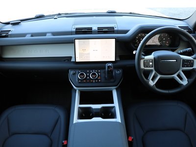 LAND ROVER DEFENDER - 4