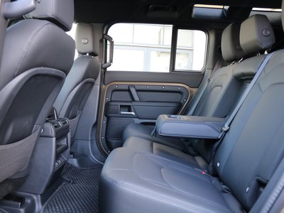 LAND ROVER DEFENDER - 4