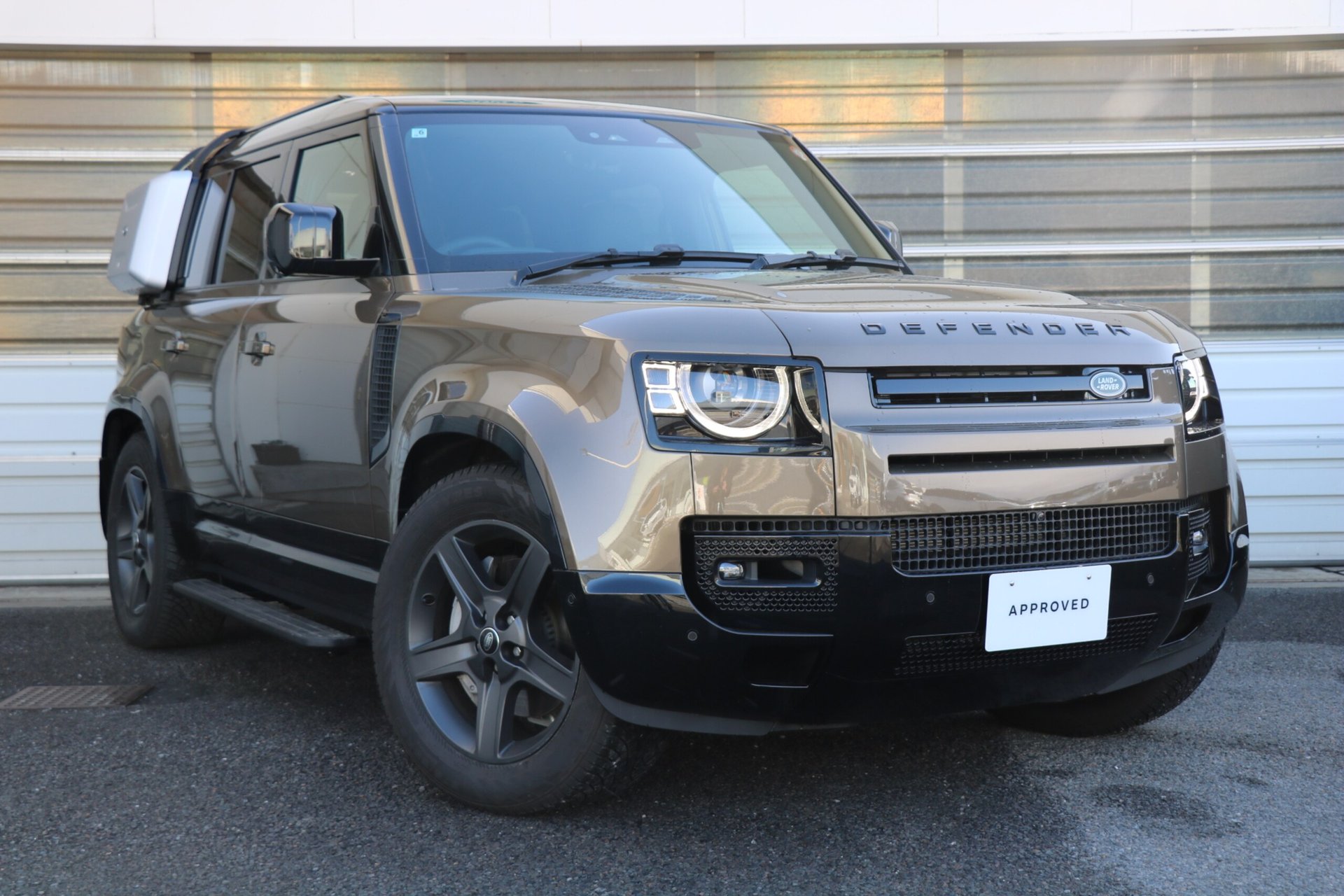 LAND ROVER DEFENDER - View 1