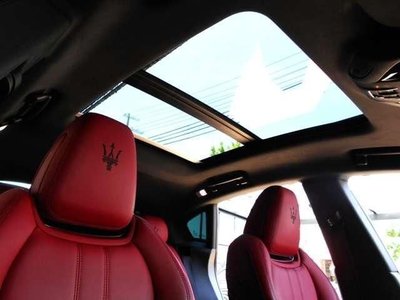 صورة 4 لـ 2020 Maserati LEVANTE
