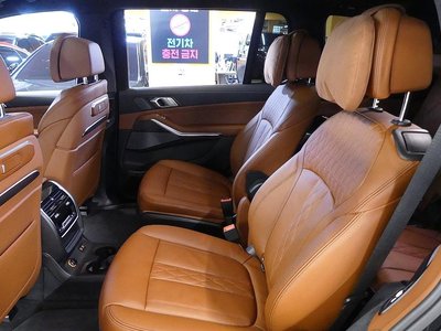 2025 BMW X7 — миниатюра 17