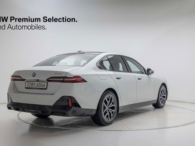 صورة 4 لـ 2025 BMW 5 SERIES
