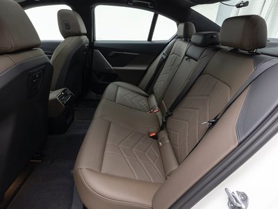 صورة مصغرة 11 لـ 2025 BMW 5 SERIES