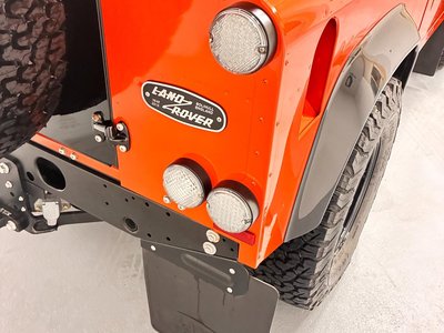 LAND ROVER DEFENDER - 8