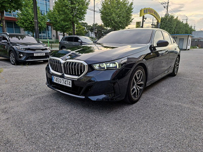 2024 BMW 5 SERIES 照片 1