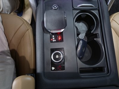 2025 LAND Rover DISCOVERY — миниатюра 17