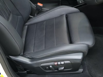 2025 BMW IX2 — миниатюра 32