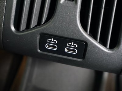 2025 BMW IX2 — миниатюра 38